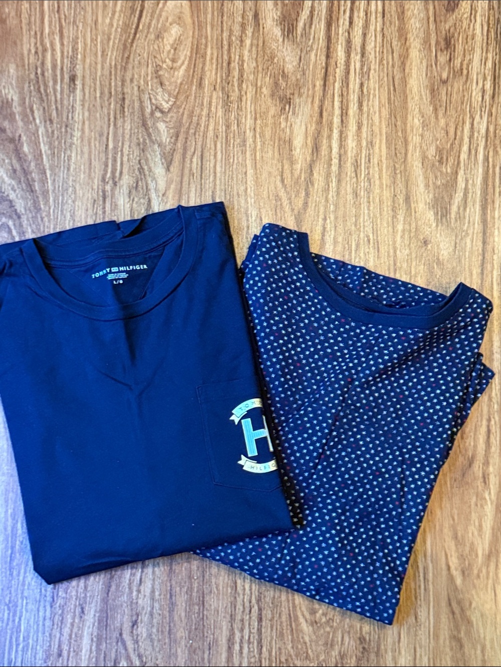 Men’s Tommy Hilfiger Navy Graphic Pocket Tee + Navy Tee size large